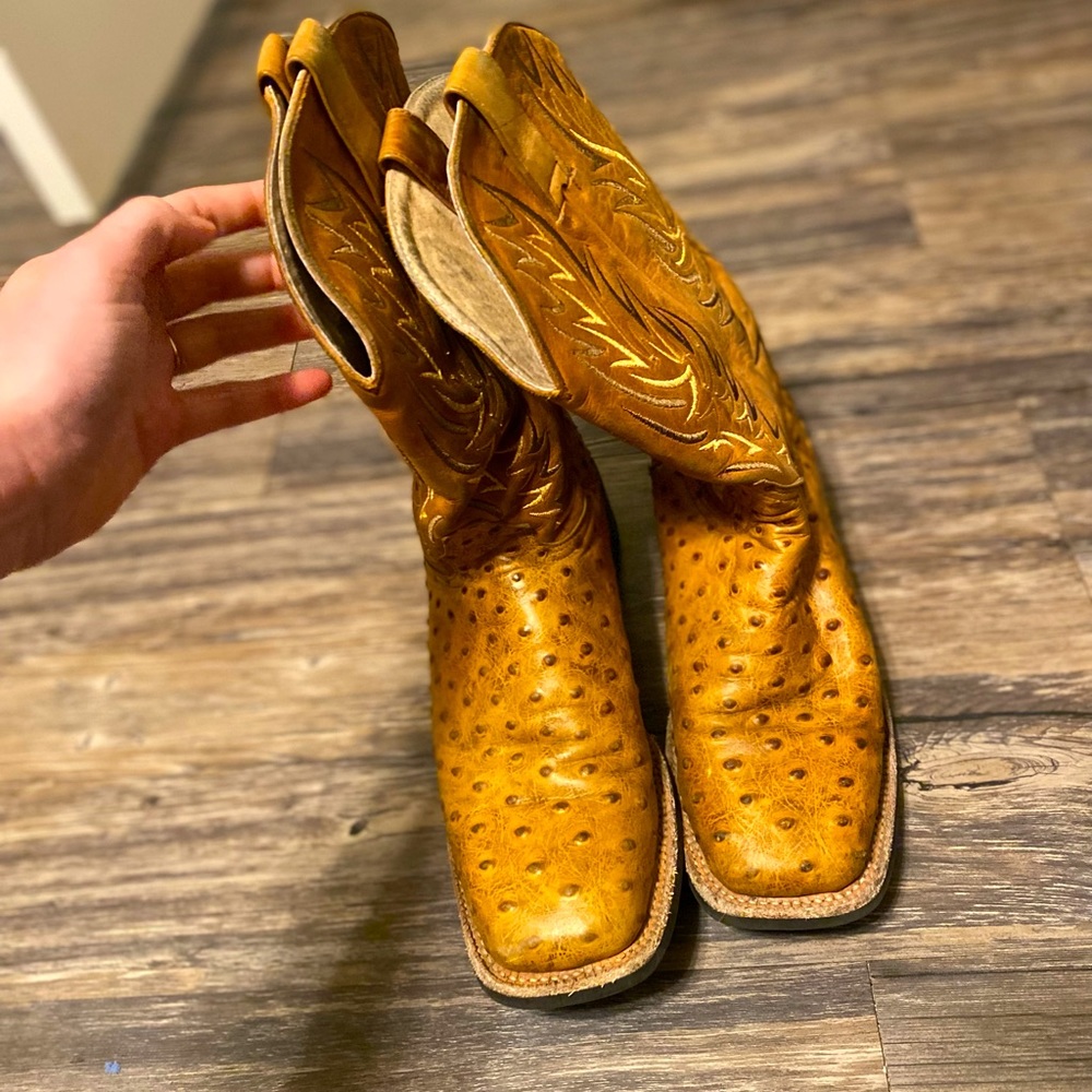 Cavenders cowboy boots